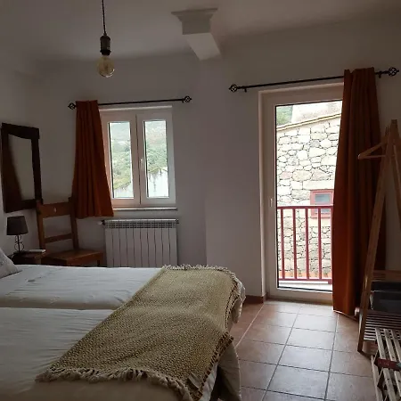 Casas Da Ribeira Seia