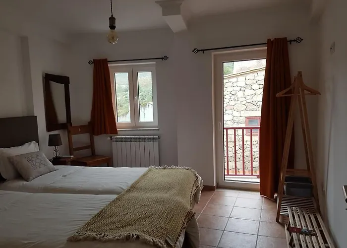 Casas Da Ribeira Seia