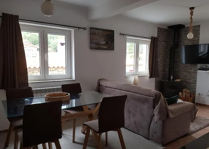 Casas Da Ribeira * Seia