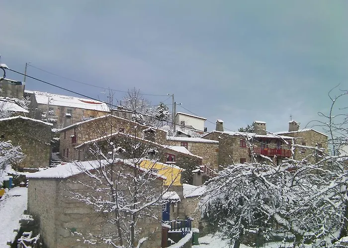 Casas Da Ribeira Seia