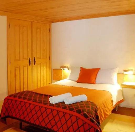 Casas Da Ribeira Seia